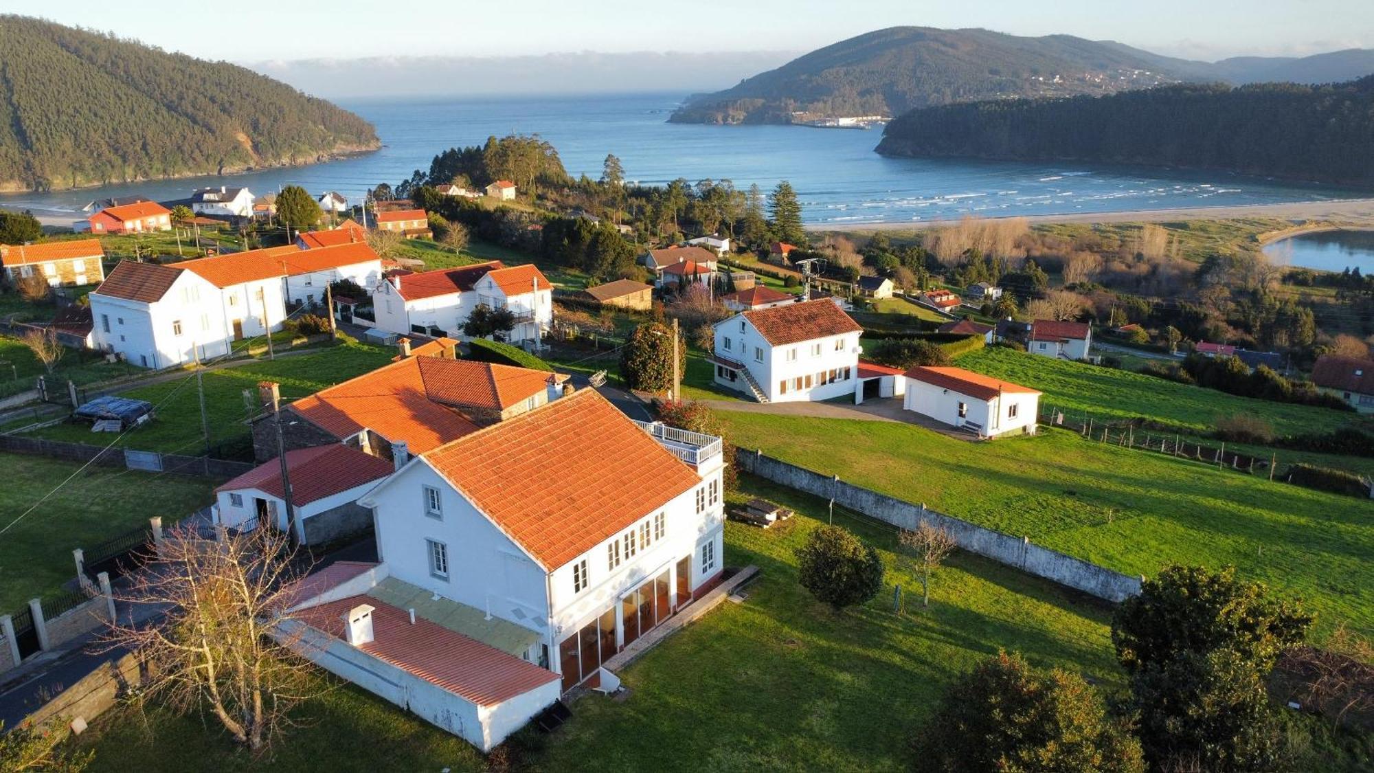 Beachfront Surf & Holiday House, Charming & Quiet Villarrube Экстерьер фото